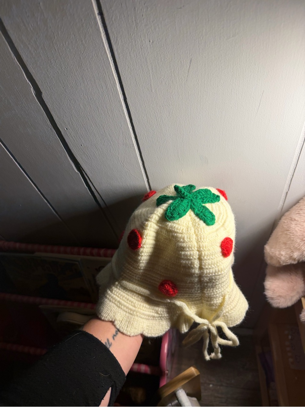 Source Unknown Cream Knit Strawberry Hat with Red Dots and Green Leaf